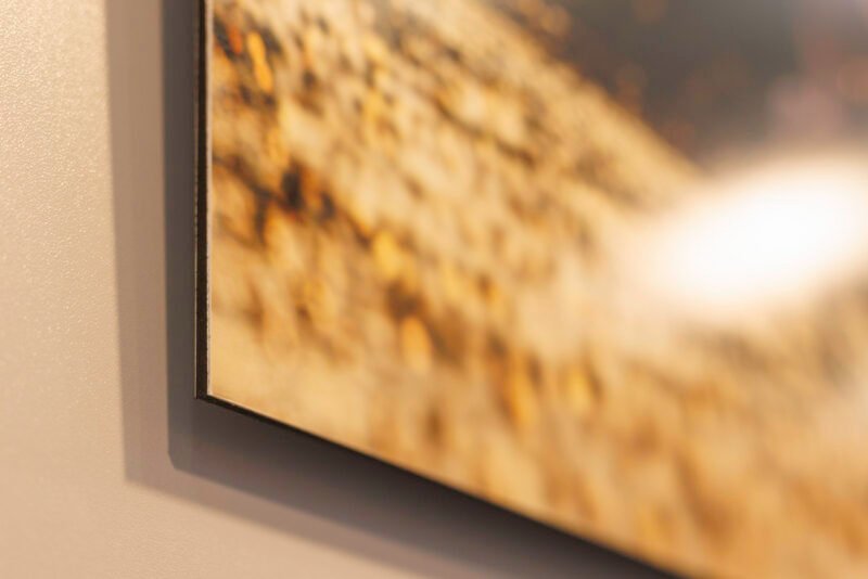 Tirage 40x60cm "Sur échasses" - Photo du tirage illustrant la finition papier fine-art contre-collée sur Dibond alu 3mm
